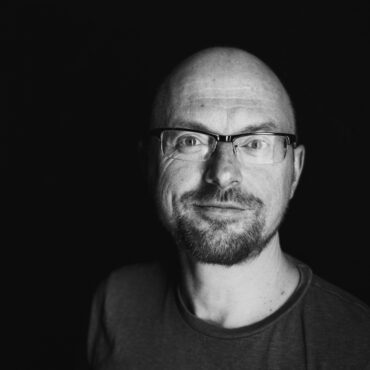 uśmiechnięty mężczyzna