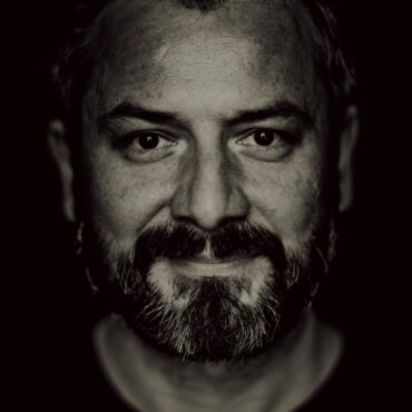 uśmiechnięty mężczyzna